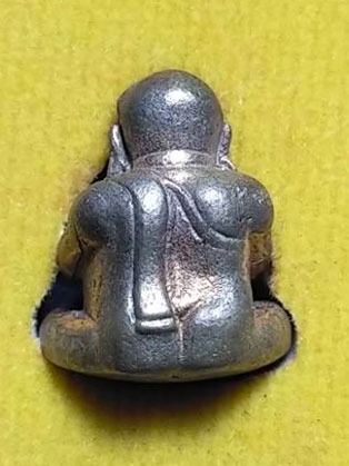 พระปิดตาปุ้มปุย รุ่นรวยไม่เลิก เนื้อทองแดง มีโค๊ดใต้ฐาน กล่องเดิม สูง 1.4 CM.  พุทธาภิเษก ณ วัดพระมหาธาตุวรมหาวิหาร ปี 2550 รูปที่ 2
