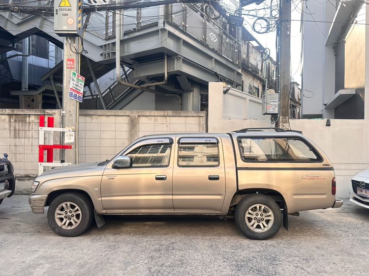 รถ Toyota Hilux Tiger D4D รุ่นย่อยอื่นๆ สี น้ำตาล
