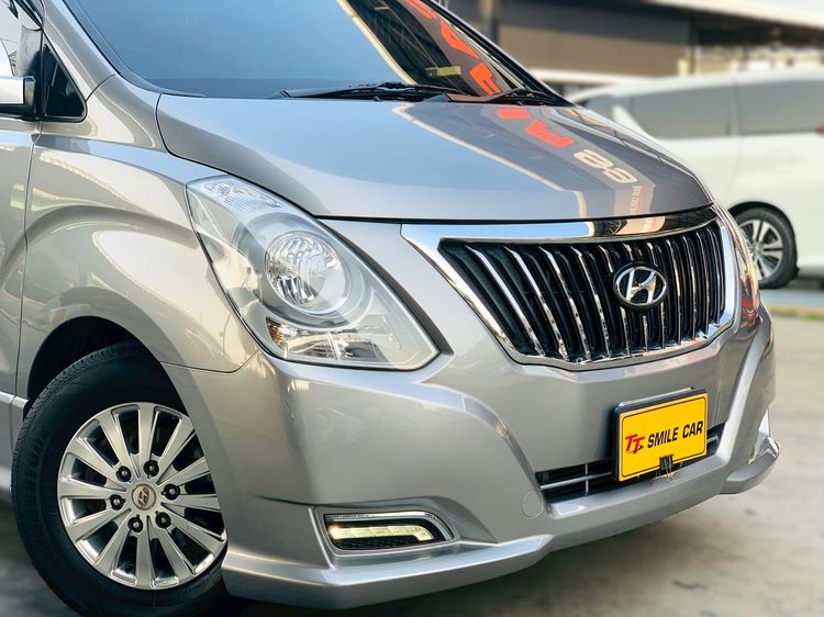 Hyundai H-1  2017 2.5 Elite Van ดีเซล ไม่ติดแก๊ส เกียร์อัตโนมัติ บรอนซ์เงิน รูปที่ 4