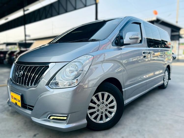 Hyundai H-1  2017 2.5 Elite Van ดีเซล ไม่ติดแก๊ส เกียร์อัตโนมัติ บรอนซ์เงิน รูปที่ 2