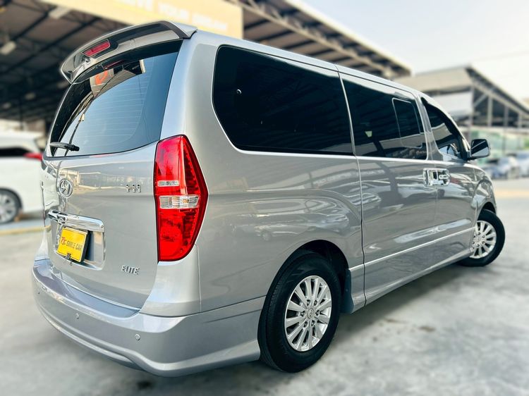 Hyundai H-1  2017 2.5 Elite Van ดีเซล ไม่ติดแก๊ส เกียร์อัตโนมัติ บรอนซ์เงิน รูปที่ 3