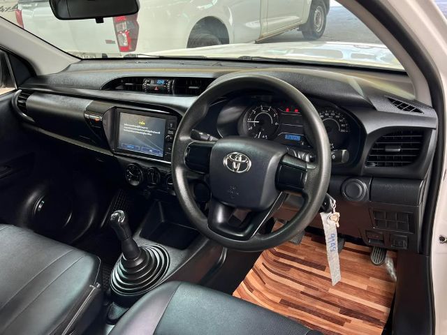 Toyota Hilux Revo 2021 2.4 Entry Pickup ดีเซล ไม่ติดแก๊ส เกียร์ธรรมดา ขาว รูปที่ 2