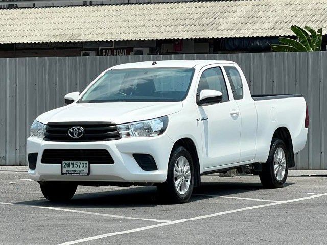 รถ Toyota Hilux Revo 2.4 J สี ขาว