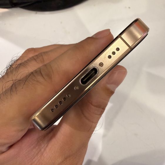 iphone 16 pro 128gb สีdesert titanium สภาพใหม่ สุขภาพแบตเตอรี่90เปอร์เซ็นต์ รูปที่ 4