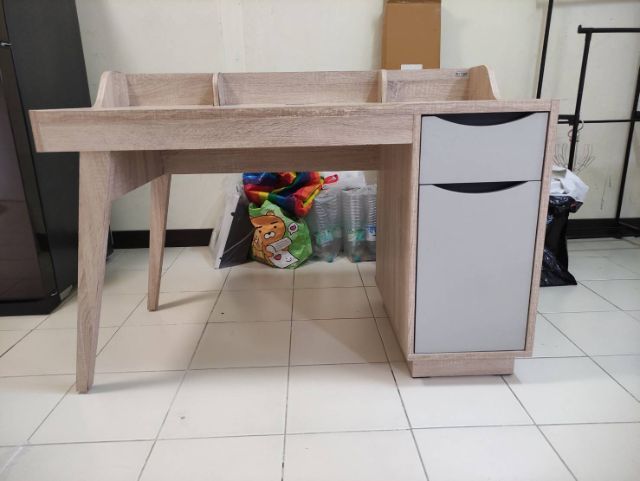 อื่นๆ โต๊ะคอมเอนกประสงค์ Koncept แถมเก้าอี้  ขาย1200.มารับบางบัวทอง นนทบุรี