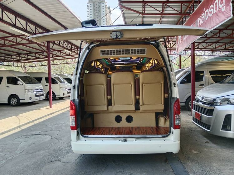 Toyota Commuter 2017 3.0 Van ดีเซล ไม่ติดแก๊ส เกียร์ธรรมดา ขาว