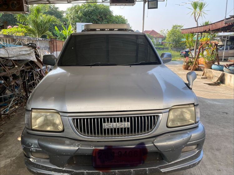 รถ Isuzu Grand Adventure 3.0 4X4 สี เทา