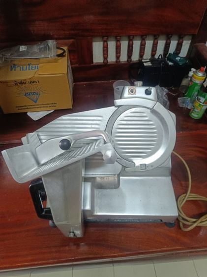 อุปกรณ์หั่น, สไลด์และปอกเปลือก เครื่องสไลด์เนื้อ