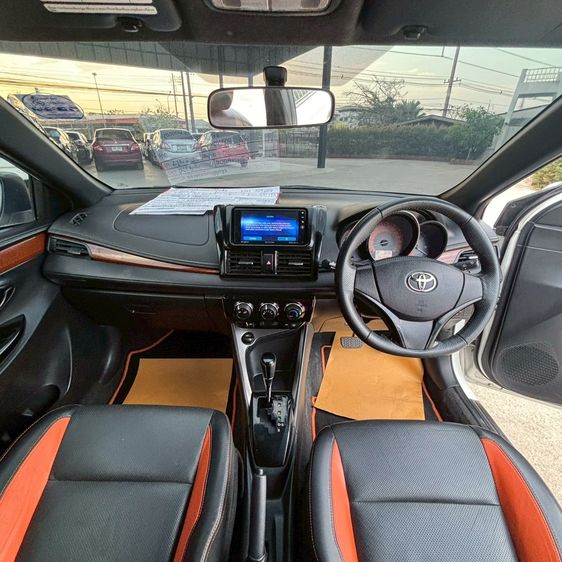 Toyota Yaris 2016 1.2 TRD Sportivo Sedan เบนซิน ไม่ติดแก๊ส เกียร์อัตโนมัติ ขาว รูปที่ 3