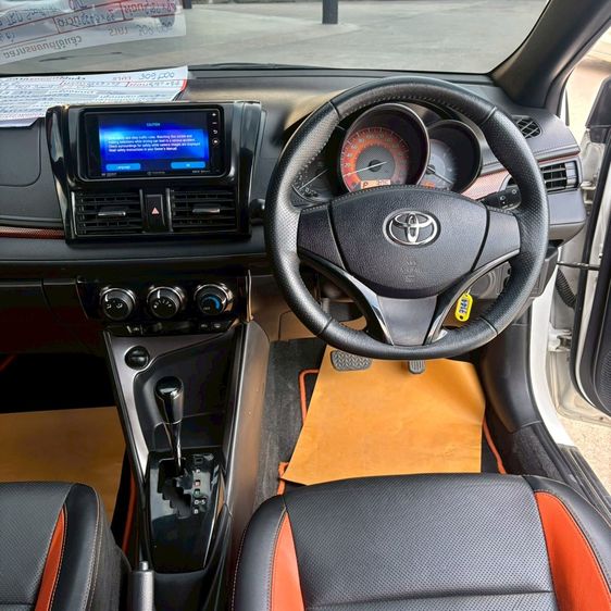 Toyota Yaris 2016 1.2 TRD Sportivo Sedan เบนซิน ไม่ติดแก๊ส เกียร์อัตโนมัติ ขาว รูปที่ 4