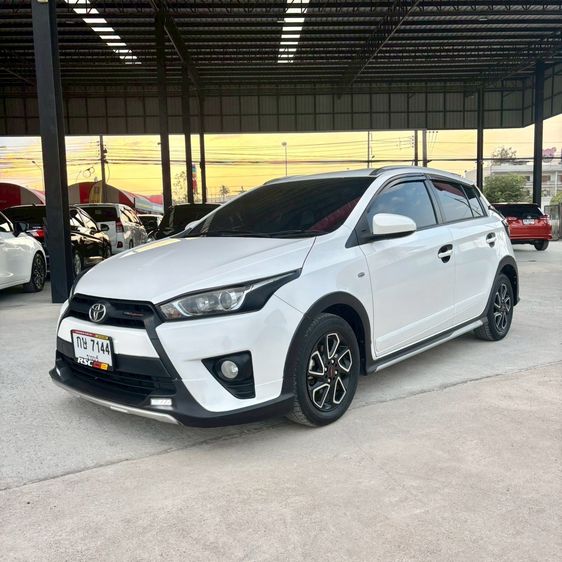 รถ Toyota Yaris 1.2 TRD Sportivo สี ขาว