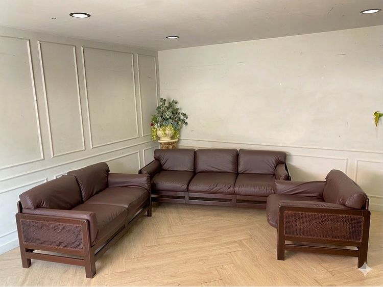 4+ ที่นั่ง ชุดโซฟา 3+2+1 โครงไม้หวาย เบาะหนัง สีน้ำตาลเข้ม