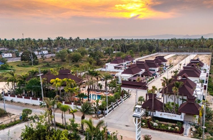 บ้านเดี่ยวพร้อมสระ ใกล้ทะเลอ่าวมะนาว