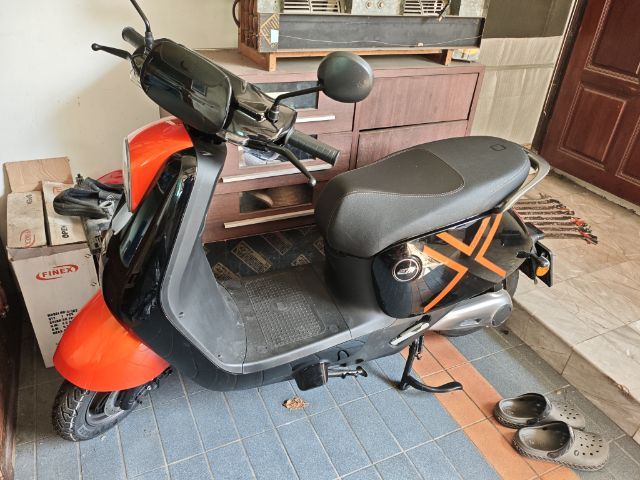 ขายมอเตอร์ไซค์ไฟฟ้า EM Qarez สีดำแดง สภาพใหม่ไม่ได้ใช้ วิ่งไปแค่ 30โล มีทะเบียนอุปกรณ์ครบ ขายเพราะอยากเปลี่ยนแนวทรงอื่น แต่ใช้งานดีปกติ นัดเจอรับรถ รามอินทรา109 ประกันมอเตอร์ แบตเตอรี่ มีครบ รูปที่ 7