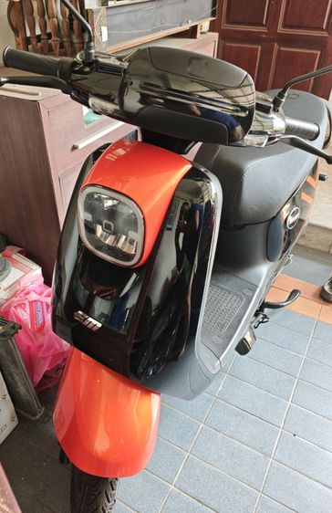 ขายมอเตอร์ไซค์ไฟฟ้า EM Qarez สีดำแดง สภาพใหม่ไม่ได้ใช้ วิ่งไปแค่ 30โล มีทะเบียนอุปกรณ์ครบ ขายเพราะอยากเปลี่ยนแนวทรงอื่น แต่ใช้งานดีปกติ นัดเจอรับรถ รามอินทรา109 ประกันมอเตอร์ แบตเตอรี่ มีครบ รูปที่ 3