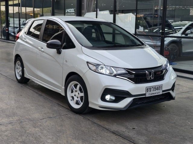 Honda Jazz 2017 1.5 V Plus i-VTEC Sedan เบนซิน ไม่ติดแก๊ส เกียร์อัตโนมัติ ขาว รูปที่ 2