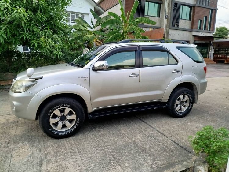 รถ Toyota Fortuner 2.7 V 4WD สี เทา