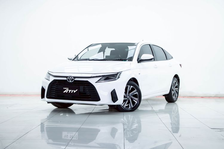 รถ Toyota Yaris ATIV 1.2 Sport สี ขาว