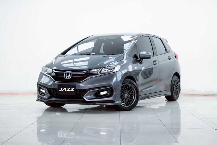 รถ Honda Jazz 1.5 V สี เทา