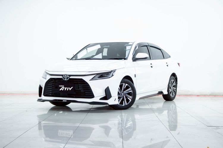 รถ Toyota Yaris ATIV 1.2 Smart สี ขาว