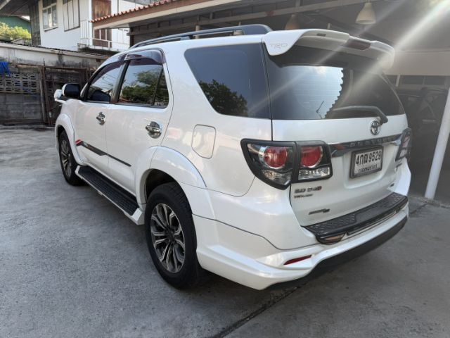 Toyota Fortuner 2015 3.0 TRD Sportivo 4WD Utility-car ดีเซล ไม่ติดแก๊ส เกียร์อัตโนมัติ ขาว รูปที่ 4