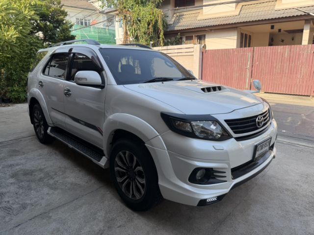 Toyota Fortuner 2015 3.0 TRD Sportivo 4WD Utility-car ดีเซล ไม่ติดแก๊ส เกียร์อัตโนมัติ ขาว รูปที่ 2