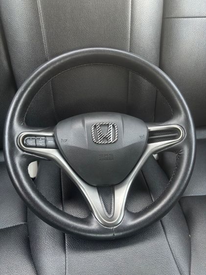 พวงมาลัยเดิม Honda City แท้ถอด มือสอง หนังสภาพดีเหมือนใหม่ มีแอร์แบค ตัวจุดแอร์แบค ฟังชั่นปุ่มใช้งานปกติ ราคา2500บาท