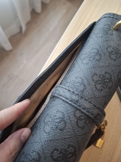 กระเป๋าสะพายยี่ห้อ guess ของแท้สภาพนางฟ้า รูปที่ 3