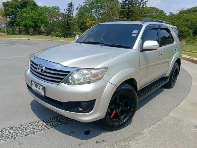 Toyota Fortuner 2013 2.7 V Utility-car เบนซิน LPG เกียร์อัตโนมัติ เทา รูปที่ 2