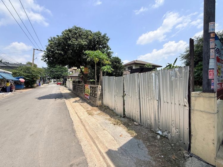 ขายด่วนที่ดิน 102.5 ตรว ติดถนนสาธารณะ ถมแล้ว+ล้อมกำแพง ซอยเทศบาล 8 อ.บางบัวทอง จ.นนทบุรี  รูปที่ 2