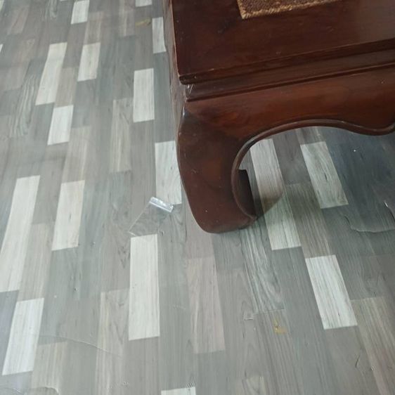 .ขายของเก่ามีอยู่ด้วยกัน 4 อย่างโต๊ะ 2 ตัวนางรำงานเก่าของเก่า 2 ตัว 1 คู่ รูปที่ 2