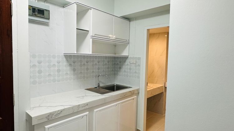 ตกแต่งครบ อื่นๆ สร้างเสร็จก่อน 2010 ไม่อนุญาต ไม่ใช่ คอนโดลาซาลพาร์ค รูปที่ 3