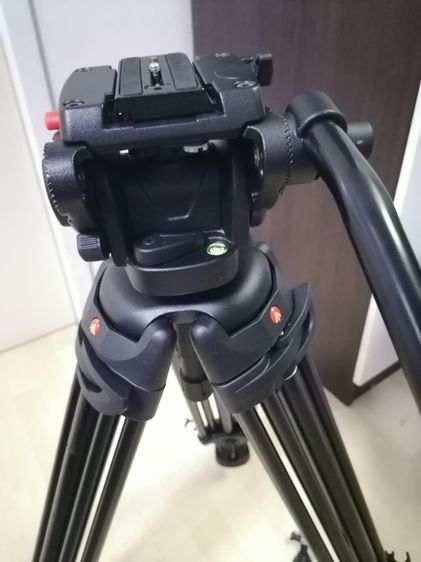 Manfrotto 546B ขาตั้งกล้อง พร้อมหัววิดีโอ 501HDV รูปที่ 8