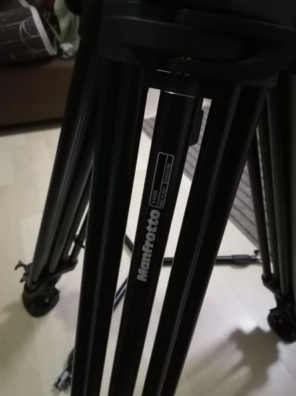 ขาตั้งกล้องแบบสามขา Manfrotto 546B ขาตั้งกล้อง พร้อมหัววิดีโอ 501HDV