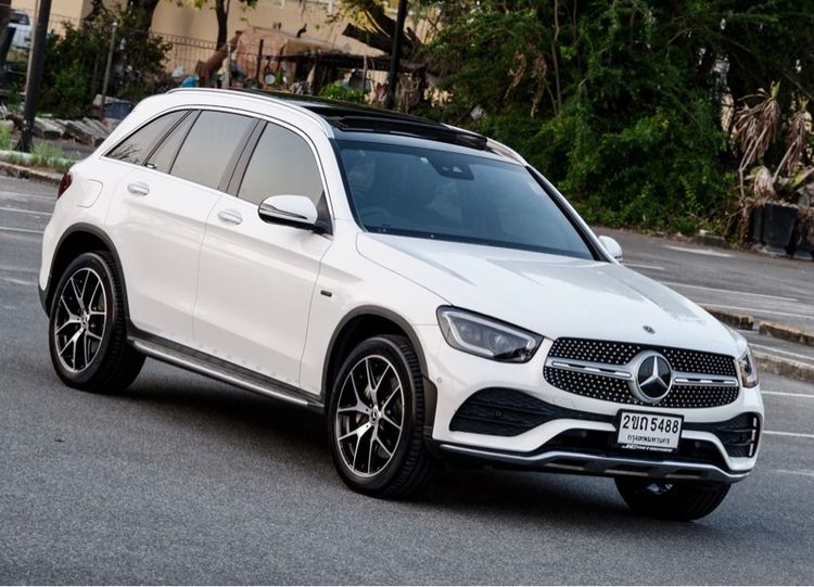 Mercedes-Benz GLC-Class 2021 GLC300e Sedan ปลั๊กอินไฮบริด (PHEV) ไม่ติดแก๊ส เกียร์อัตโนมัติ ขาว รูปที่ 3