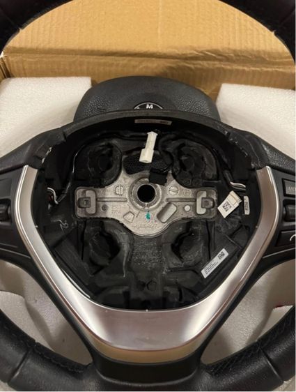 พวงมาลัย BMW F30 LCI  รูปที่ 6