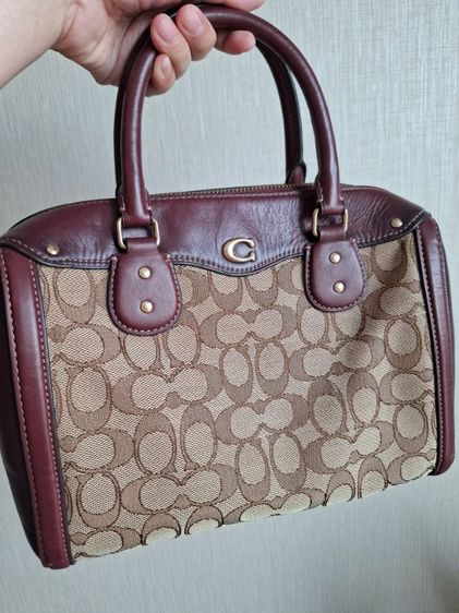 กระเป๋าcoach ของแท้ ยังสะพายได้สวยๆคะ รูปที่ 4