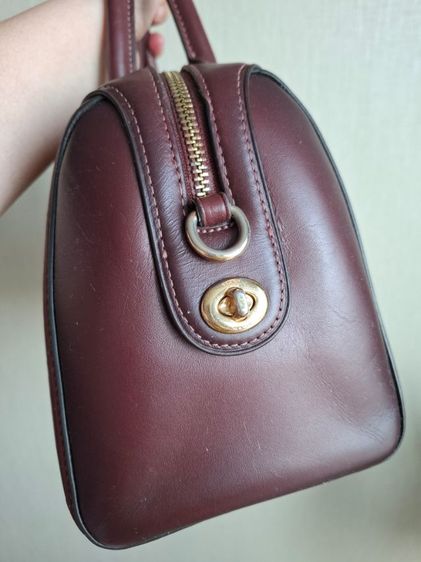 กระเป๋าcoach ของแท้ ยังสะพายได้สวยๆคะ รูปที่ 2
