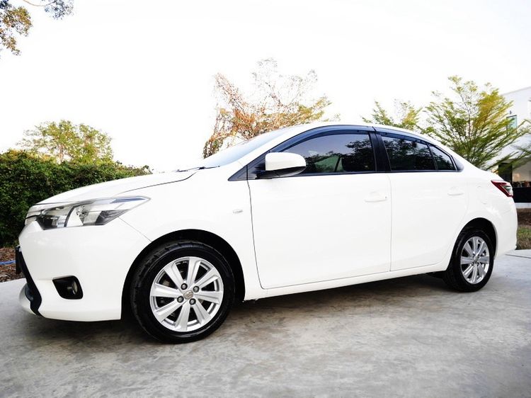 รถ Toyota Vios 1.5 E สี ขาว