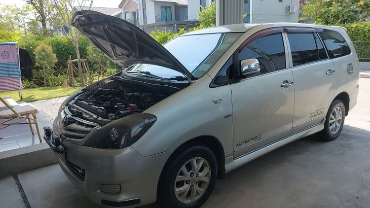 Toyota Innova 2011 2.0 E Utility-car เบนซิน LPG เกียร์ธรรมดา บรอนซ์ทอง รูปที่ 3