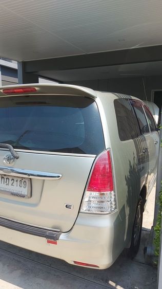 Toyota Innova 2011 2.0 E Utility-car เบนซิน LPG เกียร์ธรรมดา บรอนซ์ทอง รูปที่ 4