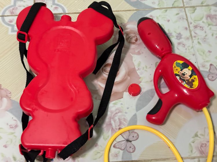 ใกล้สงกรานต์ 🔫 มีปืนฉีดน้ำสะพายหลังแล้วหรือยัง ปืนฉีดน้ำ mickey mouse แท้  รูปที่ 4
