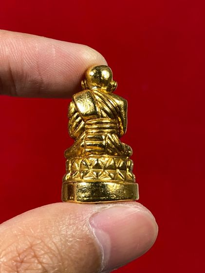 🔥 ร้านแนะนำดีเยี่ยม รูปหล่อหลวงปู่ทวดพิมพ์บัวรอบก้นลายเส้น  หล่อตัน เนื้อเปียกทอง วัดช้างให้ พร้อมกล่อง รูปที่ 4