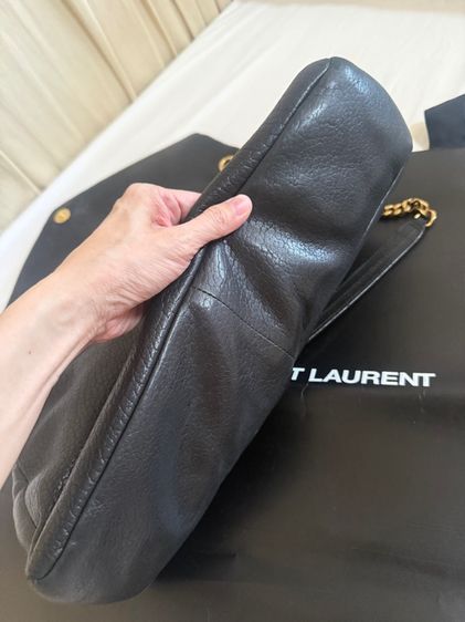 YSL Calypso Large Lambskin Bag มีใบเสร็จ EMQUARTIER  (ใน shop 120,000บาท) รูปที่ 9