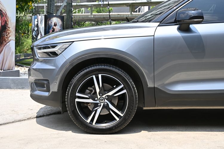 Volvo XC40 2019 2.0 T5 R-Design 4WD Sedan เบนซิน ไม่ติดแก๊ส เกียร์อัตโนมัติ เทา รูปที่ 3