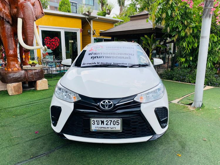 รถ Toyota Yaris 1.2 Entry สี ขาว