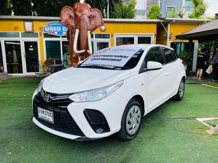 Toyota Yaris 2022 1.2 Entry Sedan เบนซิน LPG เกียร์อัตโนมัติ ขาว รูปที่ 2