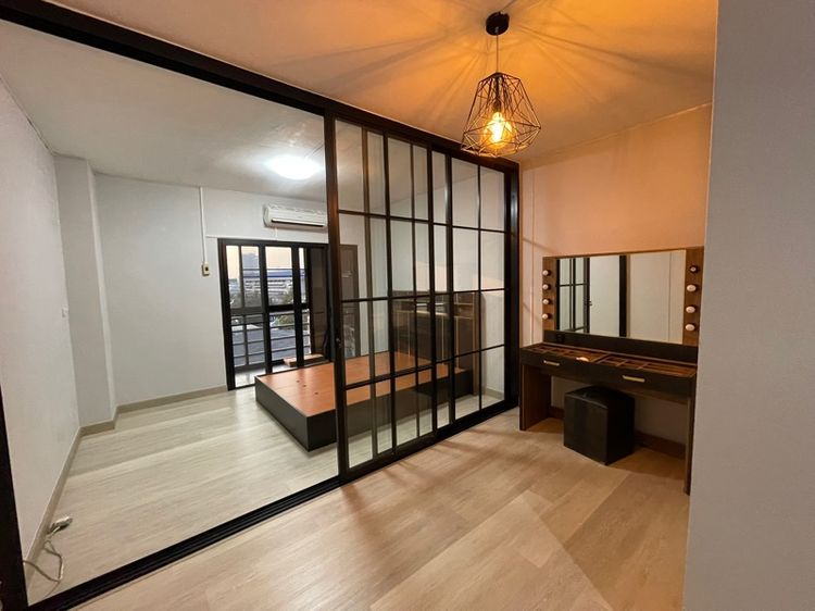 มีบางส่วน สร้างเสร็จก่อน 2010 ไม่ใช่ รัชดาเพรสทีจคอนโด ตึกA