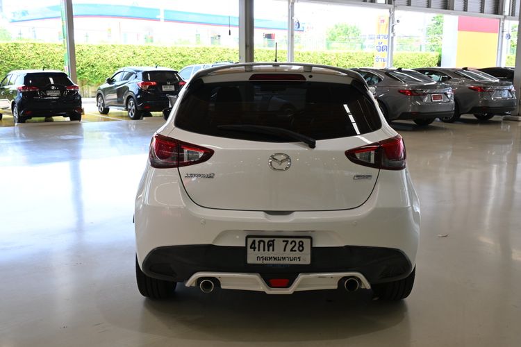 Mazda Mazda 2 2015 1.3 Sports Sedan เบนซิน ไม่ติดแก๊ส เกียร์อัตโนมัติ ขาว รูปที่ 2