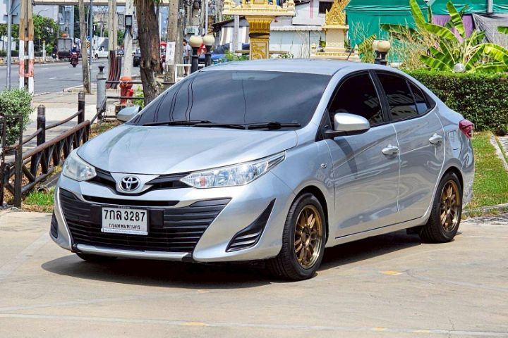 Toyota Yaris ATIV 2018 1.2 J Sedan เบนซิน ไม่ติดแก๊ส เกียร์อัตโนมัติ เทา รูปที่ 4